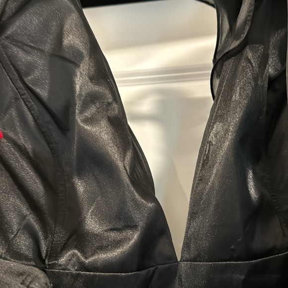 Mac Duggal Ruffle Shoulder V-Neck Chiffon Gown Black Size 14 Formal Dress - Picture 8 of 11